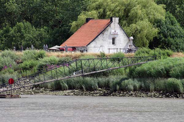 cafe aan het water